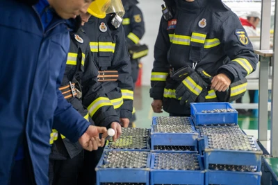 Hur släcker man brand i litiumbatterier?
