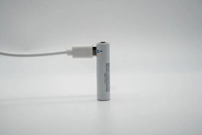 Vad är skillnaden mellan laddningsbara litiumbatterier och torra batterier?