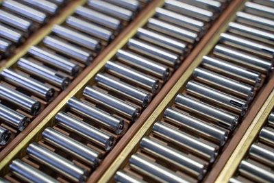 Hur förvaras litiumjonbatterier när de inte används under en längre period?